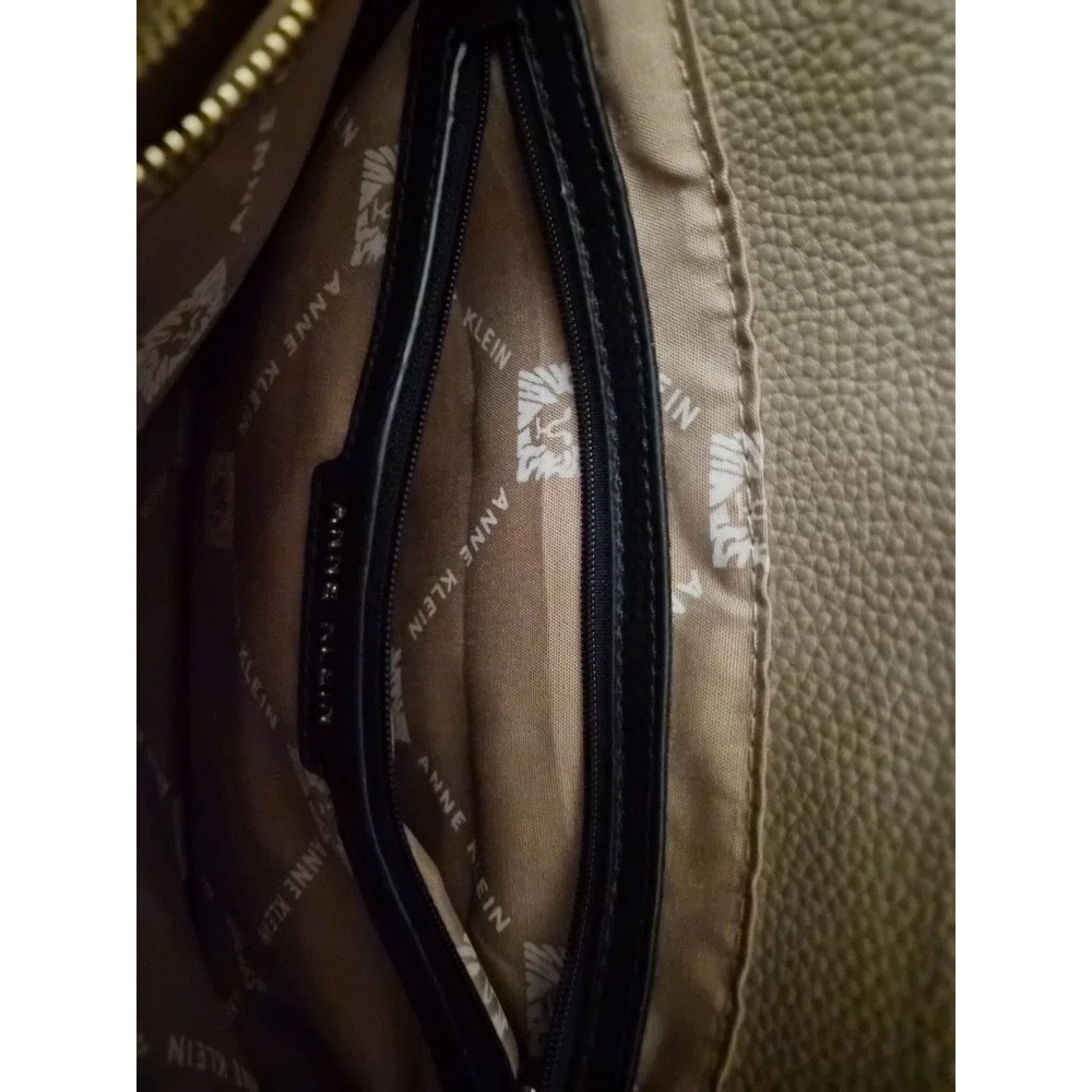 NWOT Anne Klein Handbag with‎ Keychain and Eyeglass case